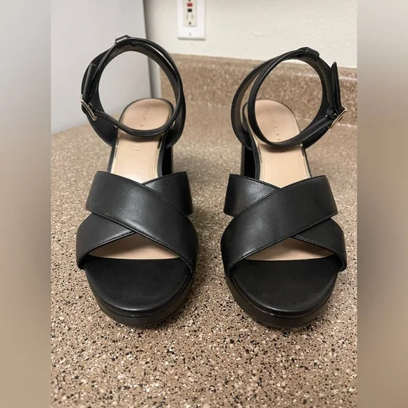 Kelly & Katie Hanniah Platform Sandal - Picture 4 of 13